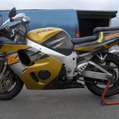 Suzuki GSXR750 SRAD