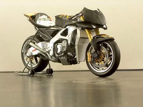 Royal Enfield 500 Bullet - Her en af maskinerne som står i kælderen.. et stort projekt....! om den kommer på gaden vides ikke endnu.. billede 8