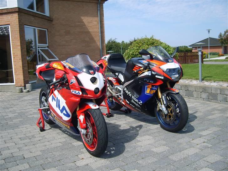 Aprilia Haga SBK Replica RSV1000R - De to italienere billede 19