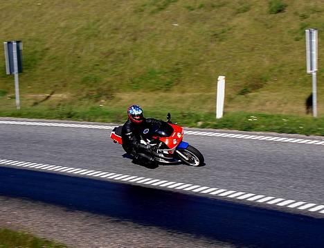 Honda VFR 400RR NC30 " SOLGT" - Jah... Støttehjulene er pillet af!!! billede 14