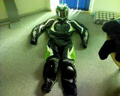 Kawasaki ZXR 750/948RR - Min hjelm og dragt billede 4