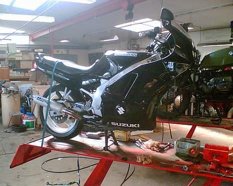 Suzuki Gs 500 E ( Solgt ) - skiftning af forgaffel pakdåser og støvringe billede 6