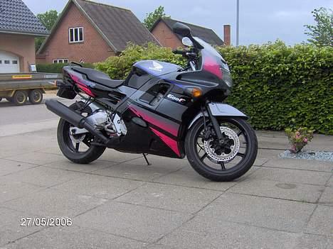 Honda CBR 600 F2   *SOLGT* - Taget under 24 timer efter at jeg hentede hende... billede 4