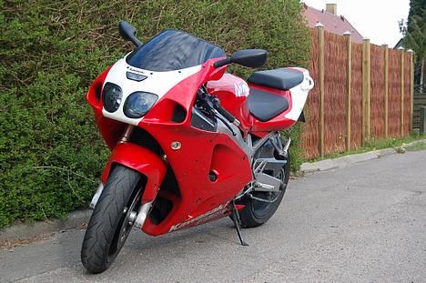 Kawasaki ZX7R (Solgt) billede 3