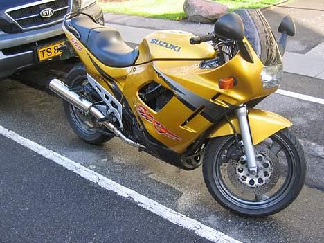 Suzuki GSX 600 F SOLGT billede 5