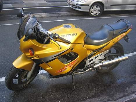 Suzuki GSX 600 F SOLGT billede 7