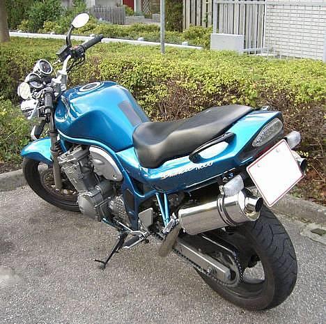 Suzuki GSF 600 N Bandit (solgt) - Som den ser ud pr. 08/10-2006 efter montering af dobbelt oplagt udstødning billede 1