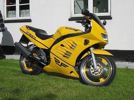 Suzuki RF 400 *Solgt* billede 1