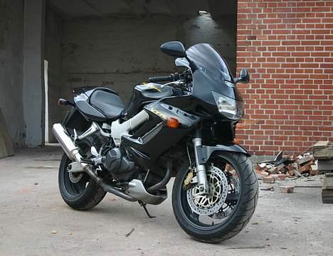 Honda VTR1000 Firestorm billede 1