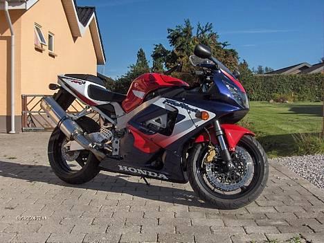 Honda Fireblade * TIL SALG* Årg - KANON VEJR ... DAMERNE ER HOTTE OG ØLLENE ER KOLDE billede 1