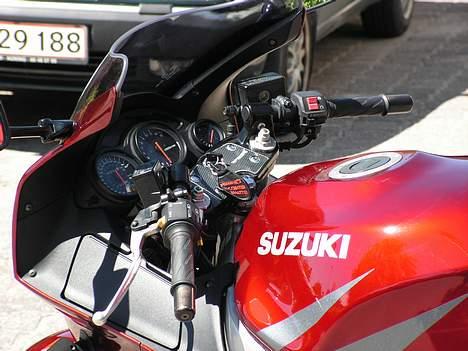 Suzuki RF 900R billede 7