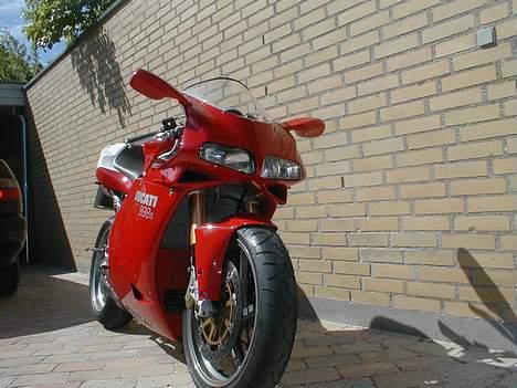 Ducati 998 S  - 1038ccm - Og her er jeg så på knæ..... billede 4
