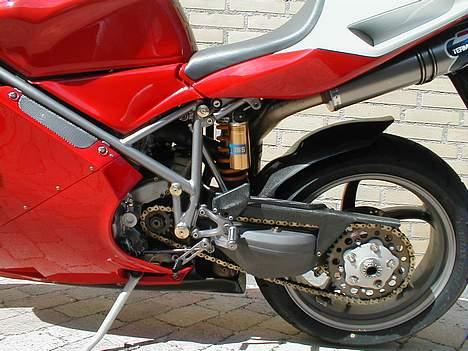 Ducati 998 S  - 1038ccm - Et kig fra siden, Øhlins også her bagunder billede 6