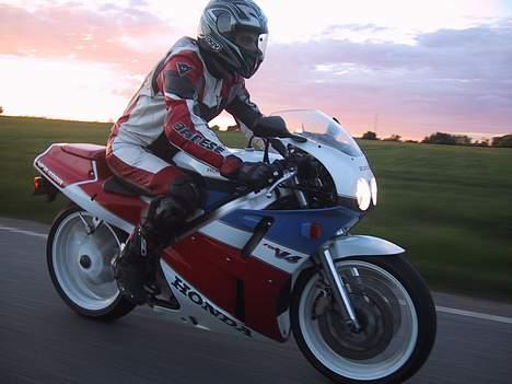 Honda VFR 400R NC30 -SOLGT- billede 11