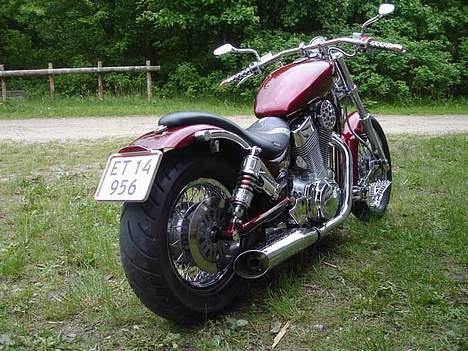 Suzuki Intruder VS 1400 - Lavt dragbar styr. Nummerpladeholder med integreret bag- og nummerpladelys. billede 6