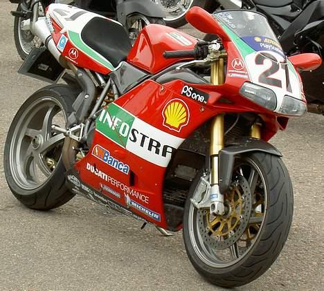 Ducati 748 - Mestersvinger 2006, Ring Knutstorp, her med originale potter som får den til at lyde lidt tam. billede 1