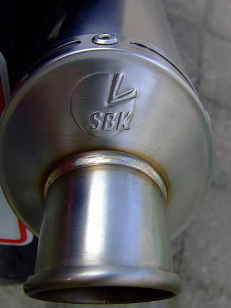 Honda CB 600 F Hornet [SOLGT] - Som det kan ses, er det en oval udstødning - synes det passer bedst til cyklen. billede 13