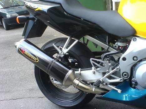 Honda CBR 600 F4 *SOLGT* - Min nye Akrapovic potte billede 8