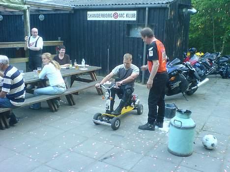 Honda CBR 600 F4 *SOLGT* - Noget man kan more sig over en kold vinterdag hvor MC´en er staldet op billede 11