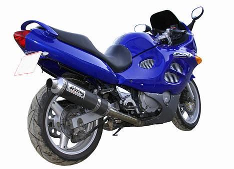 Suzuki GSX600F - Nu med "fyldte huller", tonet glas og ny røv billede 1