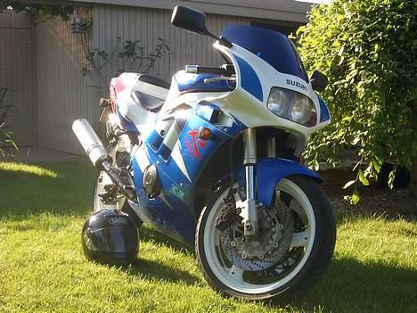 Suzuki GSX-R 400 (SOLGT) billede 1