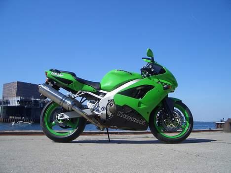 Kawasaki ZX9R *SOLGT* - Ninja på Holmen billede 1