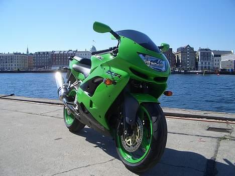 Kawasaki ZX9R *SOLGT* billede 2