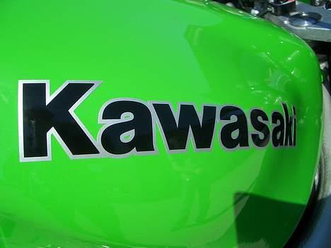 Kawasaki ZX9R *SOLGT* billede 3