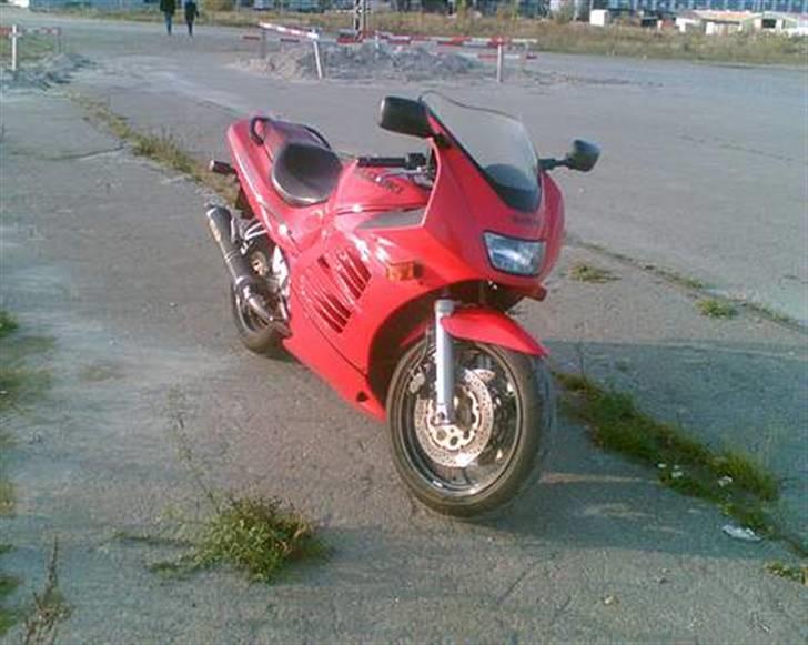 Suzuki RF 600R billede 1