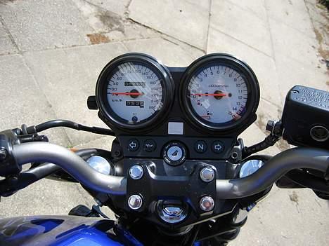 Honda CBR 600 Hornet *SOLGT* - Syntes at speedometer/omdrejningstæller i hvidt er rigtig fedt. billede 4