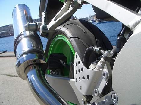 Kawasaki ZX9R *SOLGT* billede 8