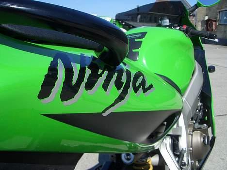 Kawasaki ZX9R *SOLGT* billede 9