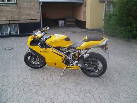 Ducati 749 billede 2