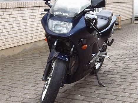 Honda vfr 400 SOLGT billede 2