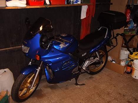 Honda vfr 400 SOLGT - det er min fars mc. med mad kasse på billede 7