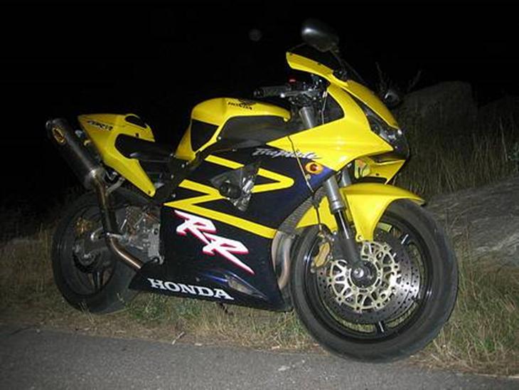 Honda ***CRASHED*** CBR 954RR billede 1