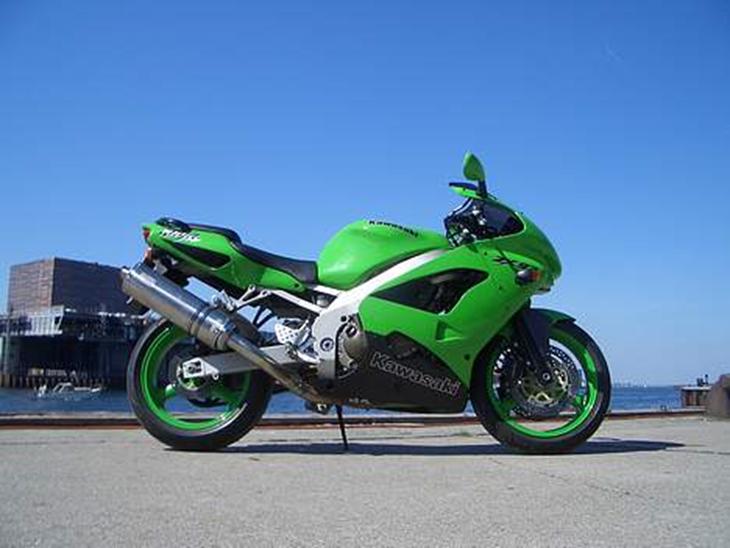 Kawasaki ZX9R *SOLGT* - Ninja på Holmen billede 1