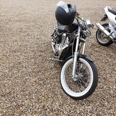 Suzuki Intruder vs750