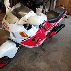 Honda cbr 1000 f