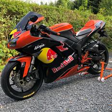 Kawasaki ZX6R Red Bull
