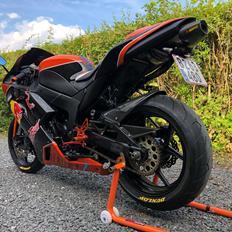 Kawasaki ZX6R Red Bull