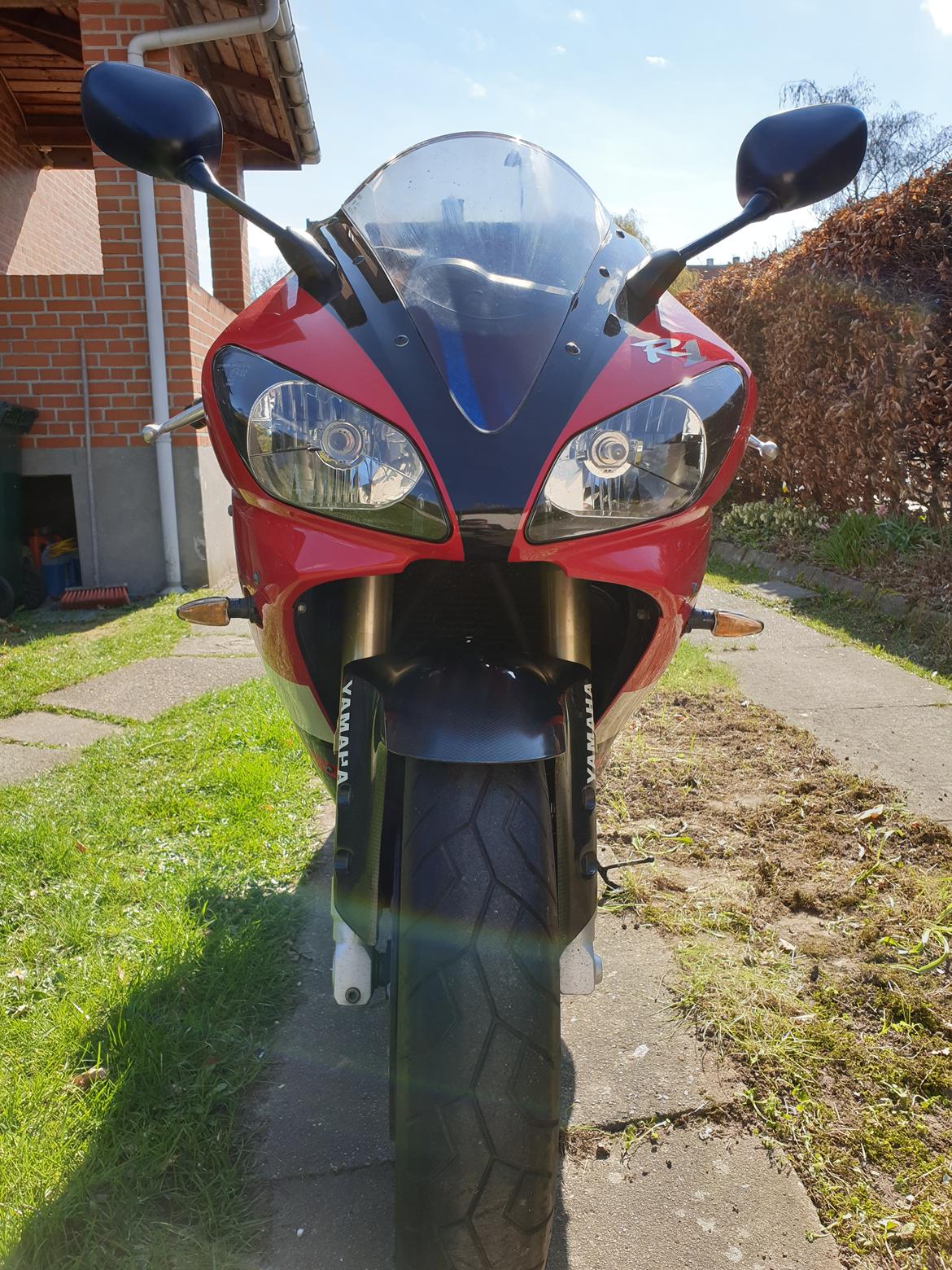 Yamaha R1 billede 5