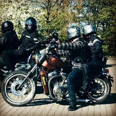 Suzuki Intruder VS700 GLG billede 1