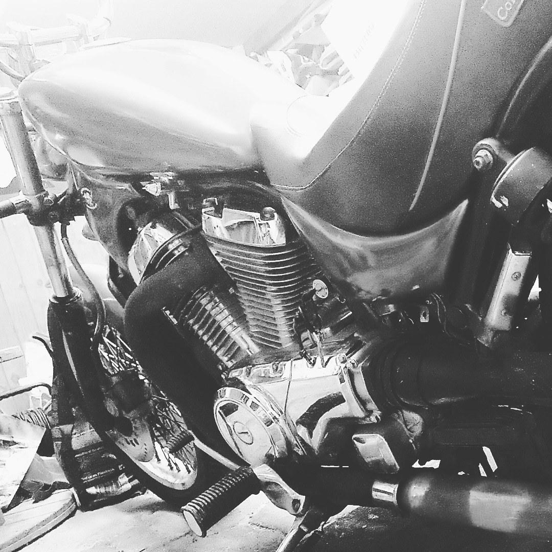 Suzuki Intruder VS700 GLG billede 5