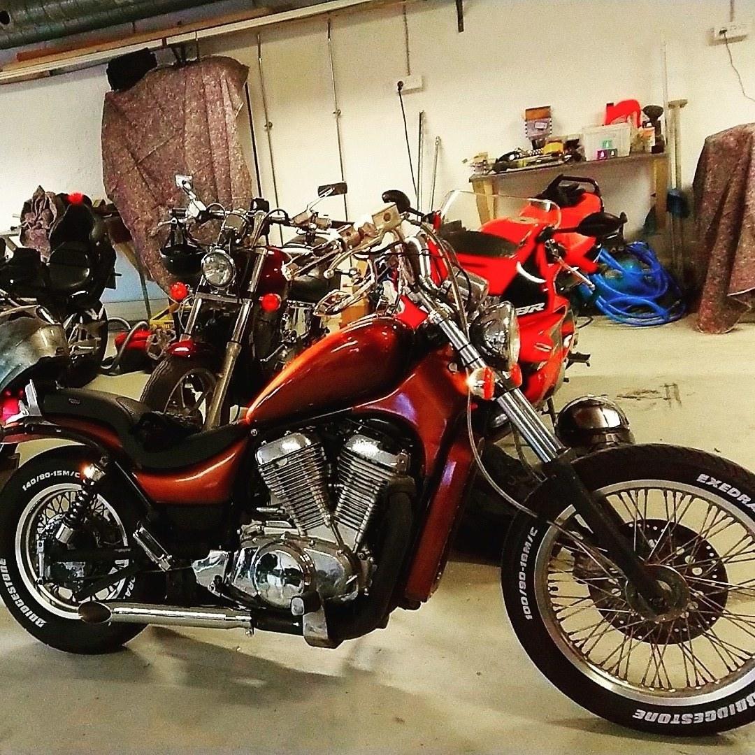 Suzuki Intruder VS700 GLG billede 2