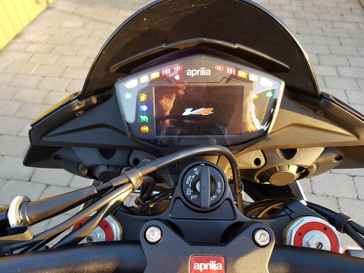 Aprilia Tuono V4 1100 billede 10