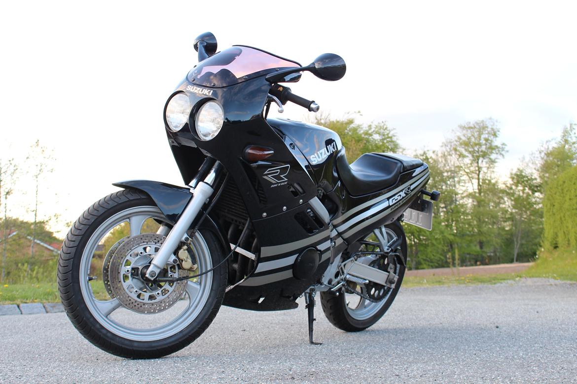 Suzuki gx r 250