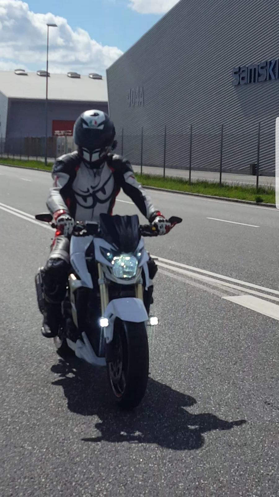 Suzuki Gsr 750 billede 5