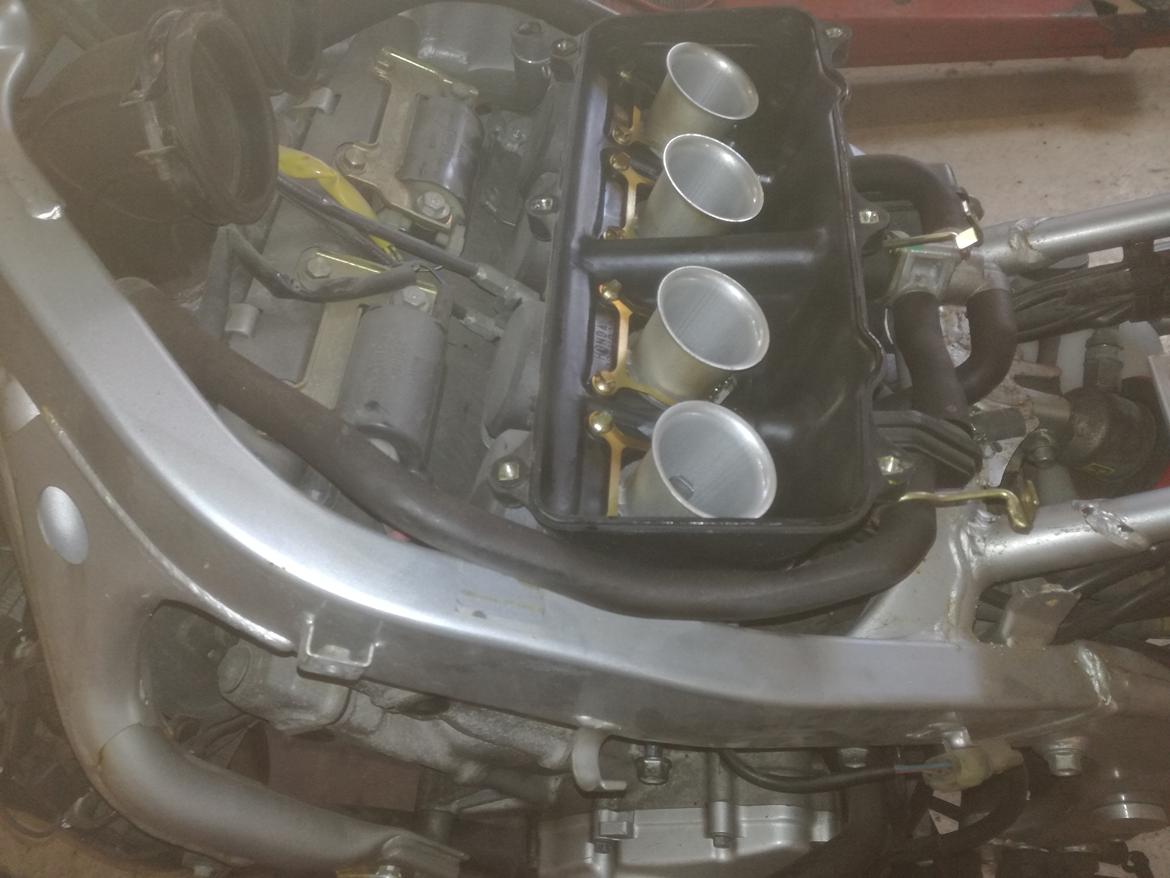 Honda CBR 600 f2 3/4  - ramair ,  medvind så har man færre heste og et filter der konstant er fyldt med fluerester , væk !  billede 11