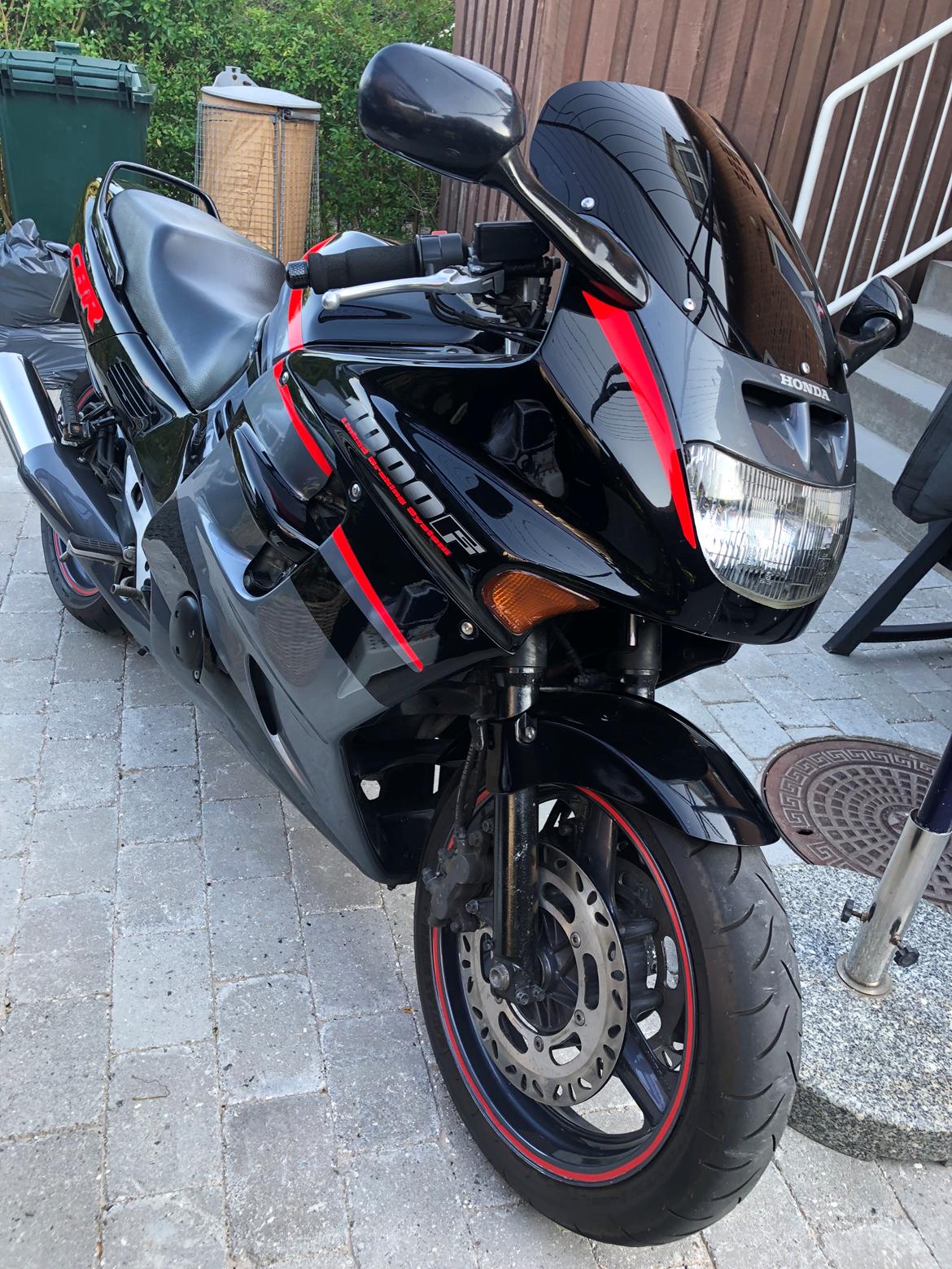 Honda Cbr 1000 f billede 1